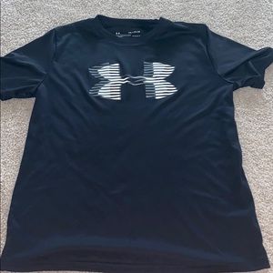 🏈 SALE Boys Black Under Armour shirt